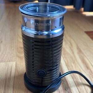 Nespresso Aeroccino 3 Black and Silver Milk Frother